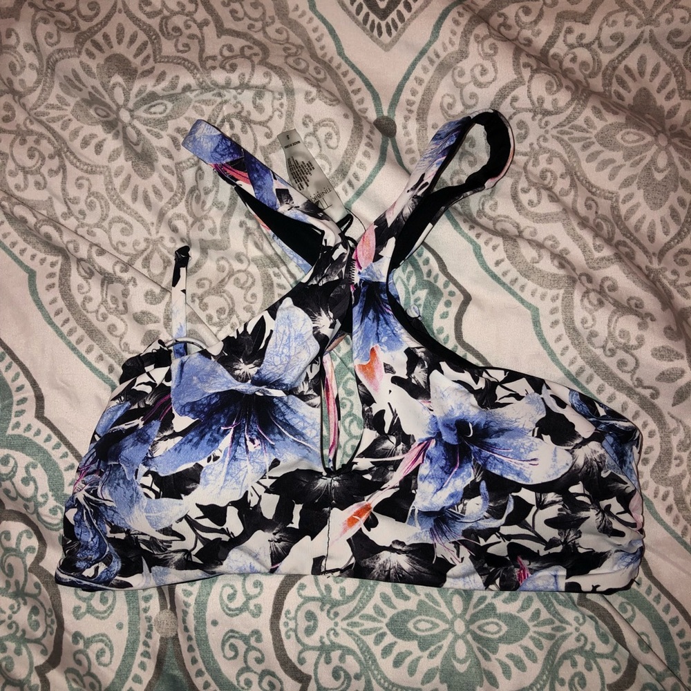 REVERSIBLE black bikini top
